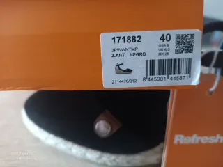 Sandalias Refresh cuña negras y beige