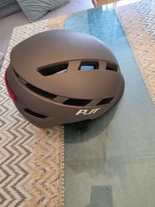 Casco patinete eléctrico con luz