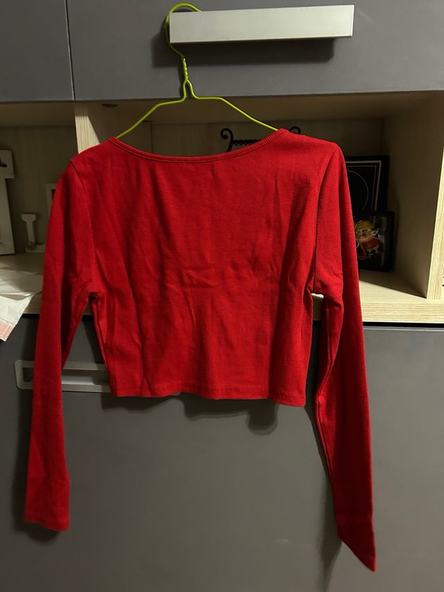 Top corto rojo con cremallera