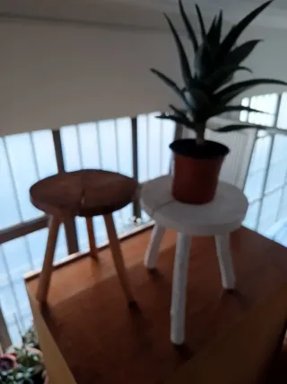 Sgabello in legno a 3 gambe