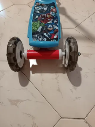Patinete infantil Avengers 2-4 años