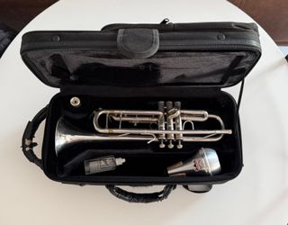 Trompeta Vincent Bach TR 305 Sib + Sordina + Caja