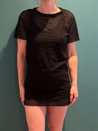 Vestido negro corto de malla
