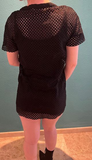 Vestido negro corto de malla