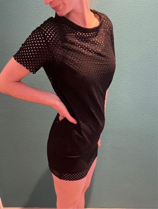 Vestido negro corto de malla