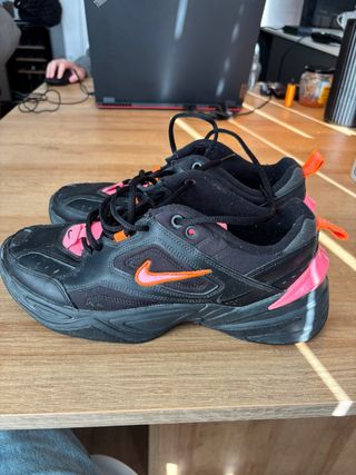 Nike M2K Tekno Talla 42 negro y rosa