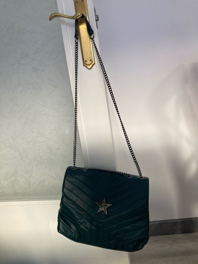 Bolso verde OVS con cadena y estrella