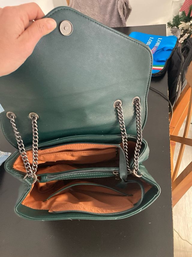 Bolso verde OVS con cadena y estrella