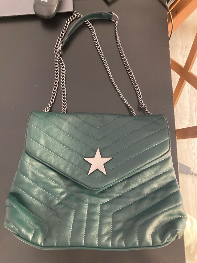 Bolso verde OVS con cadena y estrella