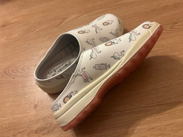 Zoccoli Infermiera in difficoltà con disegni