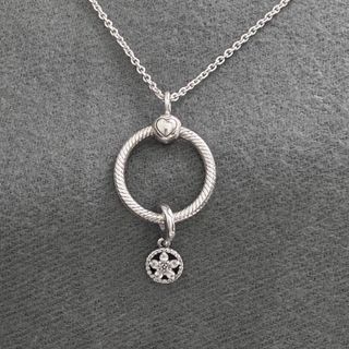 Pandora Cadena y Colgante Aro con Flor