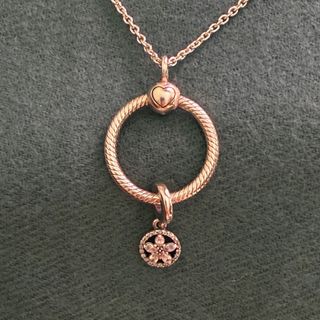 Pandora Cadena y Colgante Aro con Flor