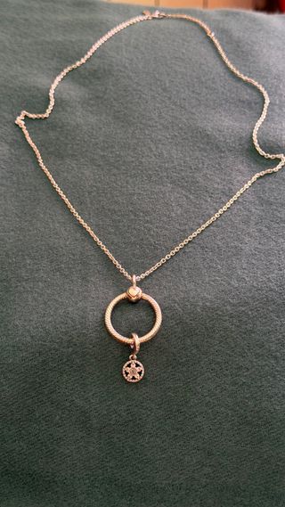 Pandora Cadena y Colgante Aro con Flor