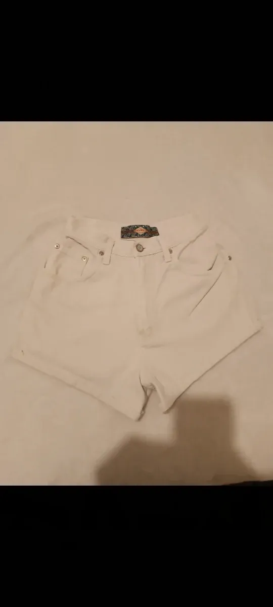 Pantalones cortos blancos niña