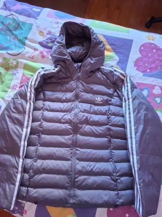 Cazadora Adidas gris mujer