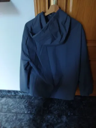 Chaqueta impermeable azul