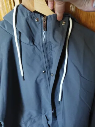 Chaqueta impermeable azul