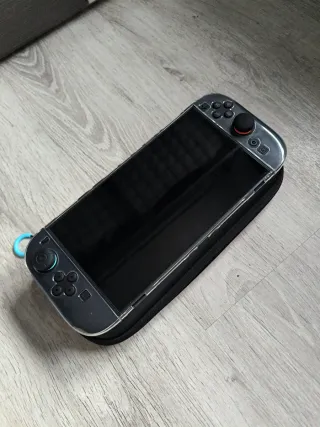Nintendo Switch + Fundas y protecciones