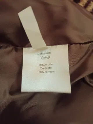 Chaleco  piel con capucha y bolsillos