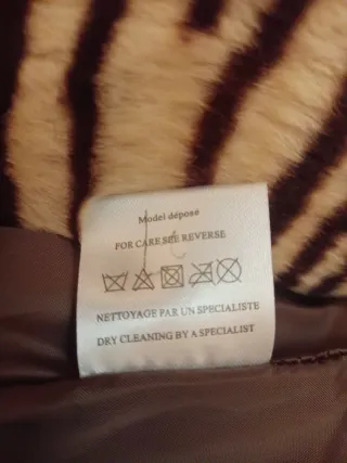 Chaleco  piel con capucha y bolsillos