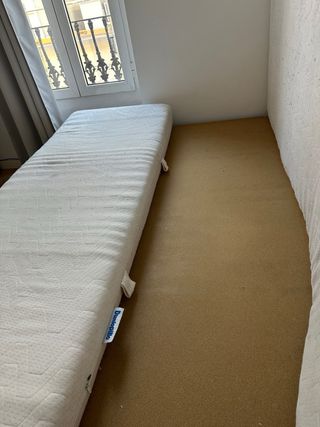 Cama doble con 2 colchones individuales