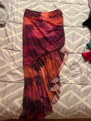 Falda asimétrica naranja y roja