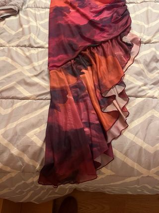 Falda asimétrica naranja y roja