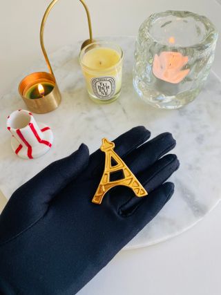 Broche Torre Eiffel Yves Saint Laurent Dorado