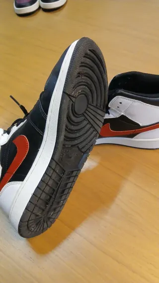 Nike Air Jordan 1 Mid Negro Rojo Blanco