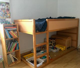 Cama alta Ikea KURA