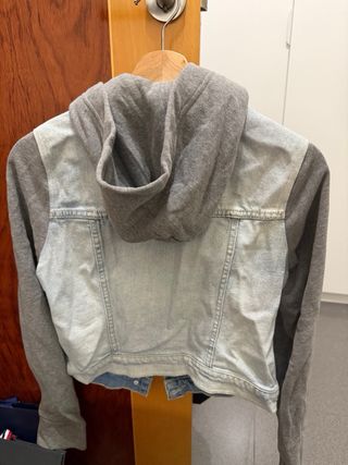 Chaqueta vaquera Hollister con capucha Talla S