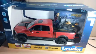 Camión Bruder Ram Power Wagon y Moto Ducati