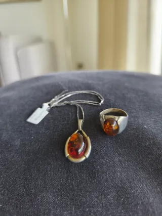 Conjunto Ámbar y Plata: Colgante y Anillo