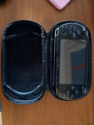 PSP + Tarjeta 2GB + Funda