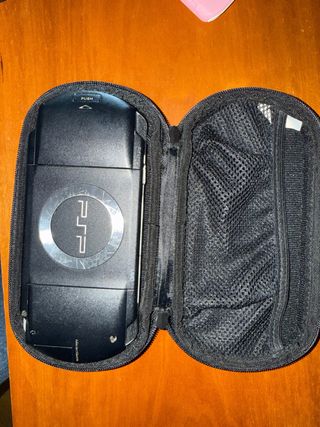 PSP + Tarjeta 2GB + Funda