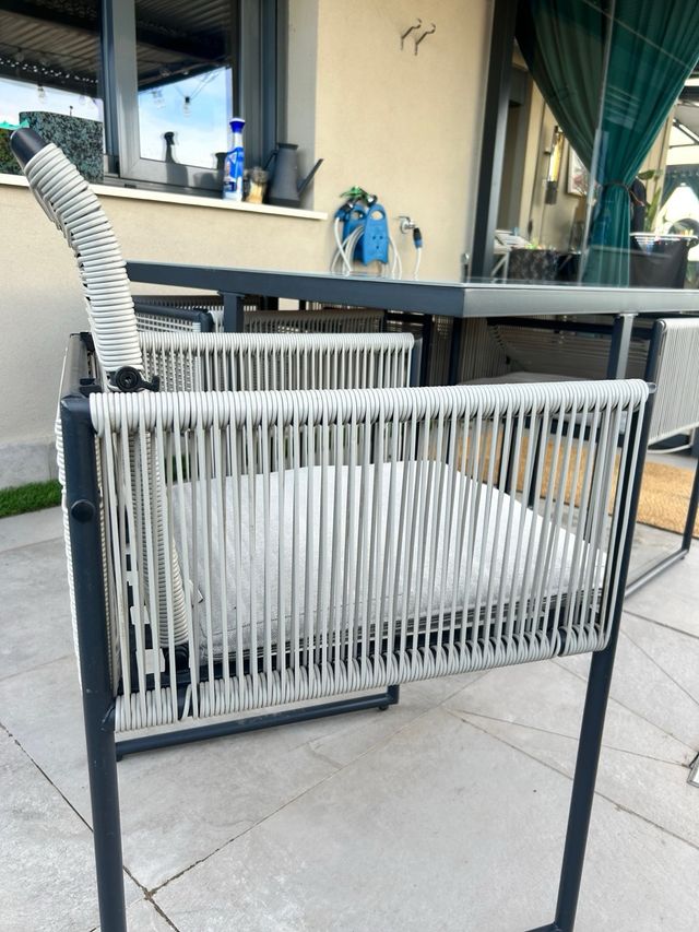 Mesa jardín con 4 sillas plegables