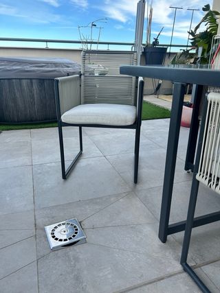 Mesa jardín con 4 sillas plegables