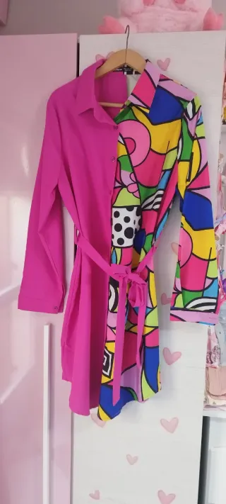 Vestido camisero estampado y fucsia