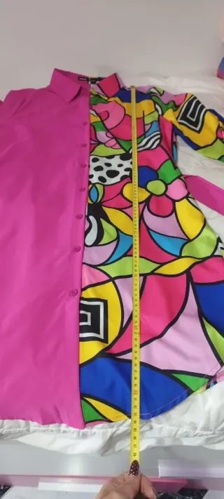 Vestido camisero estampado y fucsia