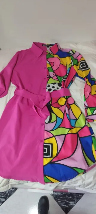 Vestido camisero estampado y fucsia
