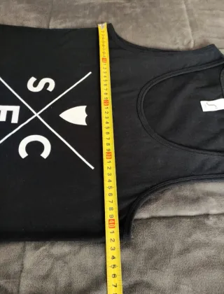 Camiseta negra del Sevilla FC.