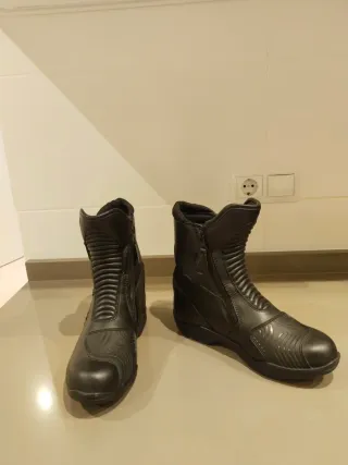 Botas de moto, como nuevos .