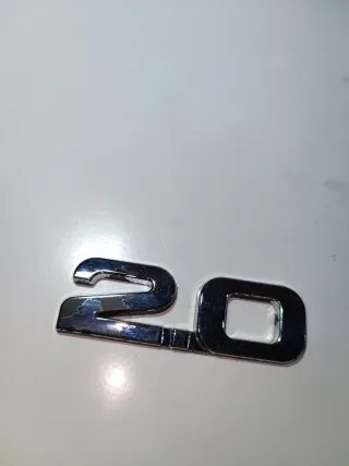 EMBLEMA METÁLICO 2.0 CROMADO