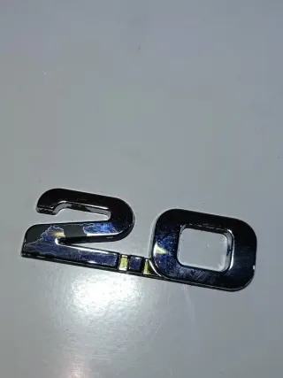 EMBLEMA METÁLICO 2.0 CROMADO