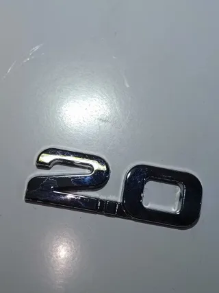 EMBLEMA METÁLICO 2.0 CROMADO