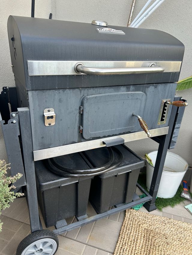 Barbacoa de leña con tapa