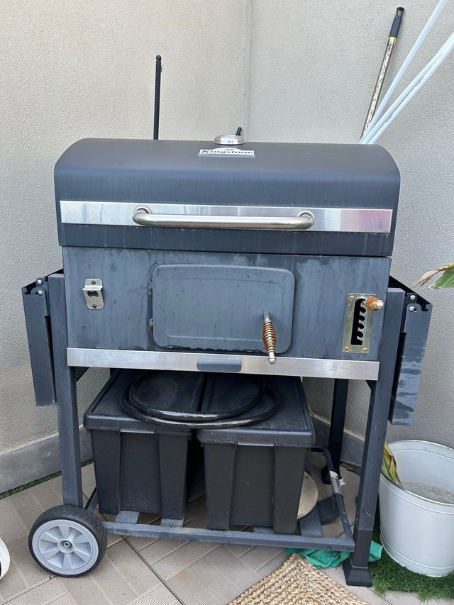 Barbacoa de leña con tapa