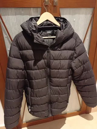 Cazadora Pull&Bear negra con capucha