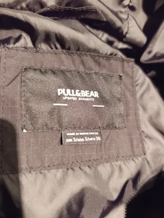 Cazadora Pull&Bear negra con capucha