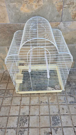 Jaula para loros blanca y amarilla